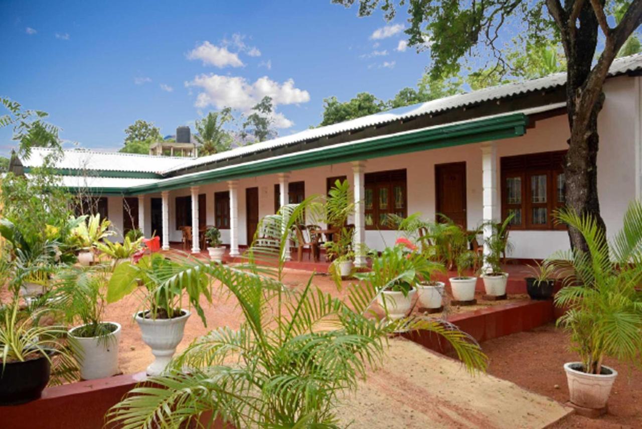 Dula Lake Resort Anuradhapura Exterior photo