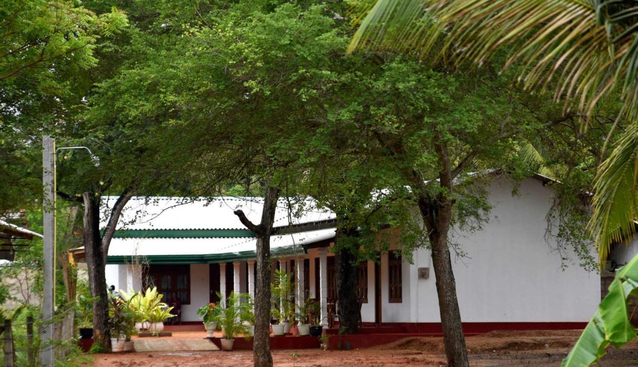 Dula Lake Resort Anuradhapura Exterior photo
